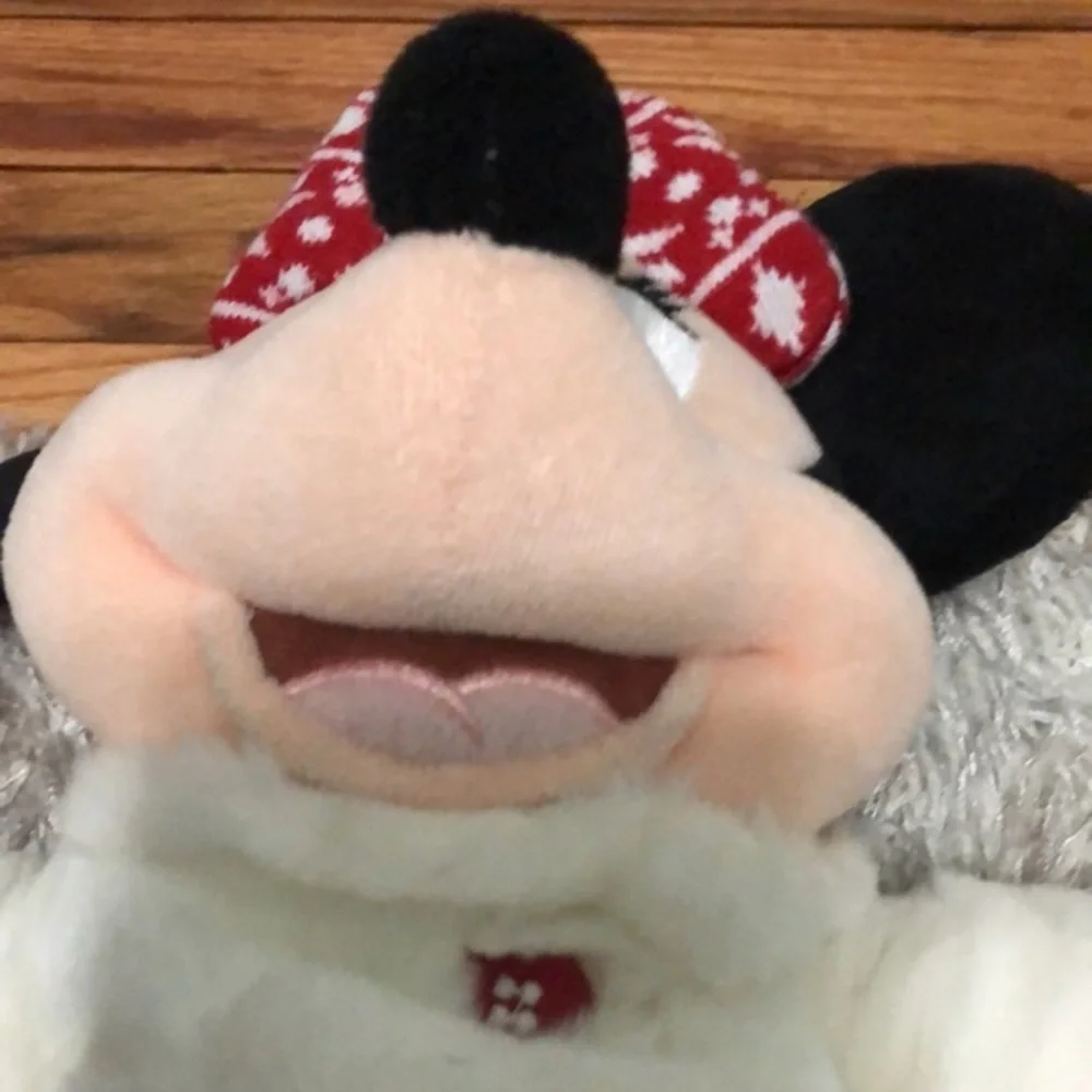 Disney 16” winter snowflake‎ Minnie Mouse plush